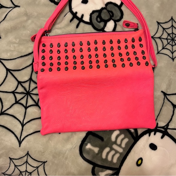 Hot pink skull clutch/shoulder bag with gunmetal hardware - Picture 5 of 9